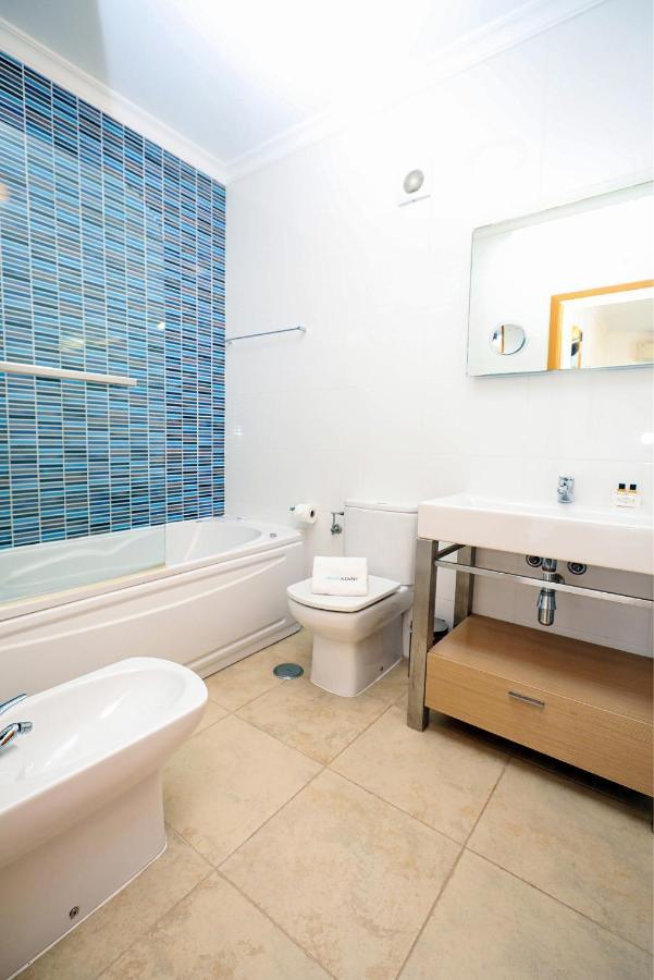 A68 - Palmeiras Paz Apartment Lagos Luaran gambar